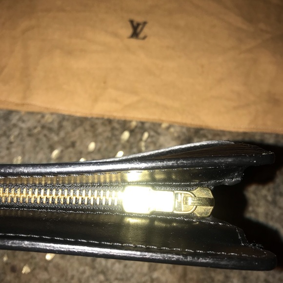 CERT. AUTH. LV Epi Pochette Homme Black Clutch - Picture 3 of 8